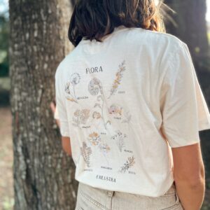 Camiseta unisex de manga curta e algodón orgánico. Viste a riqueza da flora galega: Toxo Cloque Fento Fiuncho Mexacán Mimosa Carrasco Xesta