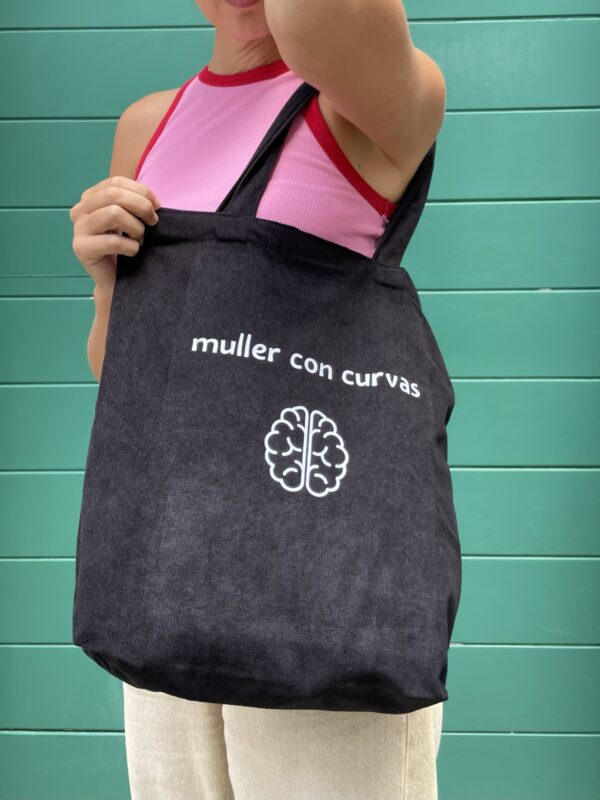 MULLER CON CURVAS